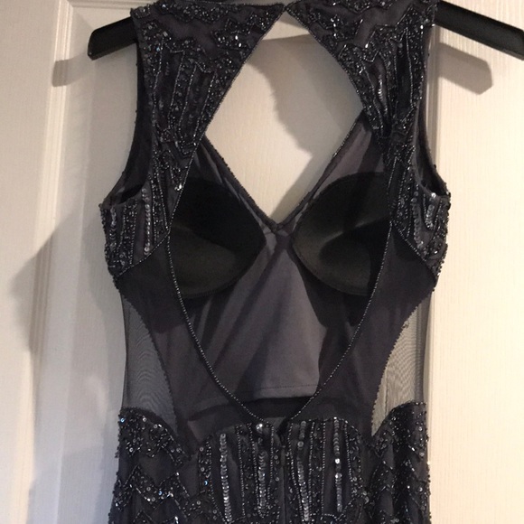 Beautiful gown. Worn once in a wedding. - Picture 4 of 8